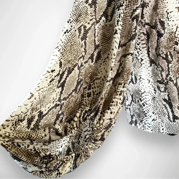 VICI Women's Snake‎ Print V Neck Balloon Sleeve Top Large | EUC - Picture 7 of 8